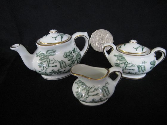 Miniature Teaset   SOLD